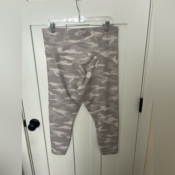 Athleta Elation Camo 7/8 Tight Leggings, Color: Taupe Camo, Plus Size 1X - Picture 3 of 9
